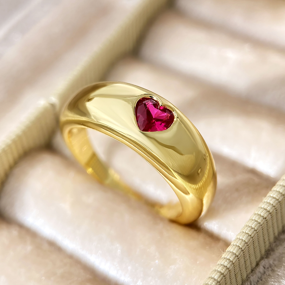 หินสีแดงชุบทอง