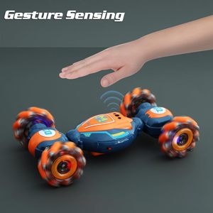 Radio telecomando traversata giocattolo gestuale rilevamento RC Stunt Car 4WD telecomando a mano Twist 2.4G bambini RC musica per auto