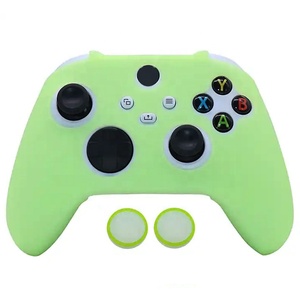PS3/PS4/PS5/XONES/Switch pro/Xbox360ルミナスシリコンジョイスティックケース用の暗いゲームパッドカバーでXboxコントローラースキンが光る - Product Image 1
