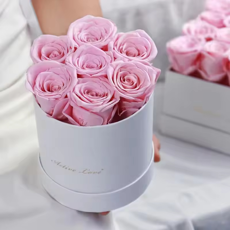 7 rose rosa in scatola rotonda bianca