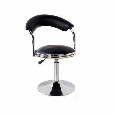 Disco negro de doble aro, estilo bajo con respaldo.