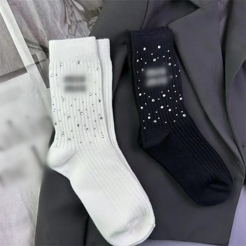 Toptan tasarımcı çorap moda erkekler beyaz ve siyah elmas pamuk spor ekip çorap kadınlar