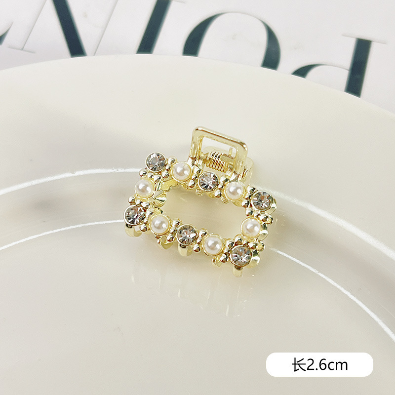 Pearl and rhinestone square-first trial model