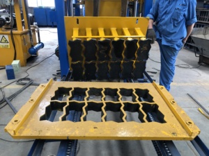 Venta caliente completamente automática cemento ladrillos de hormigón pavimentación que hace la máquina Qt 4-15 máquina de fabricación de ladrillos China máquina de fabricación de bloques - Product Image 3