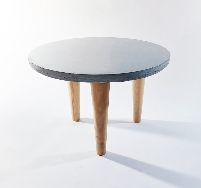 สีเทาเข้ม