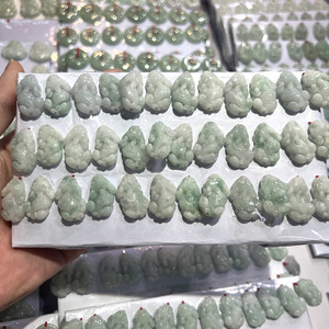 จี้หยกเกรด A พม่าพร้อมจี้,เครื่องประดับแบบ DIY สีเขียวอ่อนขนาด20มม. 36ชิ้น - Product Image 1