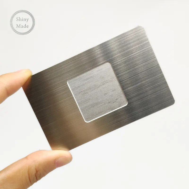 Carte de crédit Standard de bonne qualité, en métal, à Surface brossée, avec rainure de puce, en métal, 2 pièces