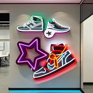 Anpassbares LED-Neonlicht-Schild mit Namen und Nummer, personalisiertes rotes Fußballtrikot, Landschafts-Wanddekoration, Acryl, USB, Silikon, Gold - Product Image 3