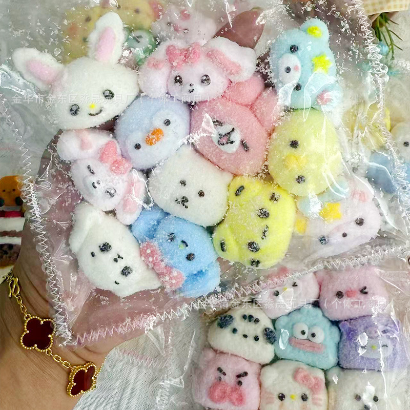 ensemble de 12 pendentifs en pâte de noix de coco
