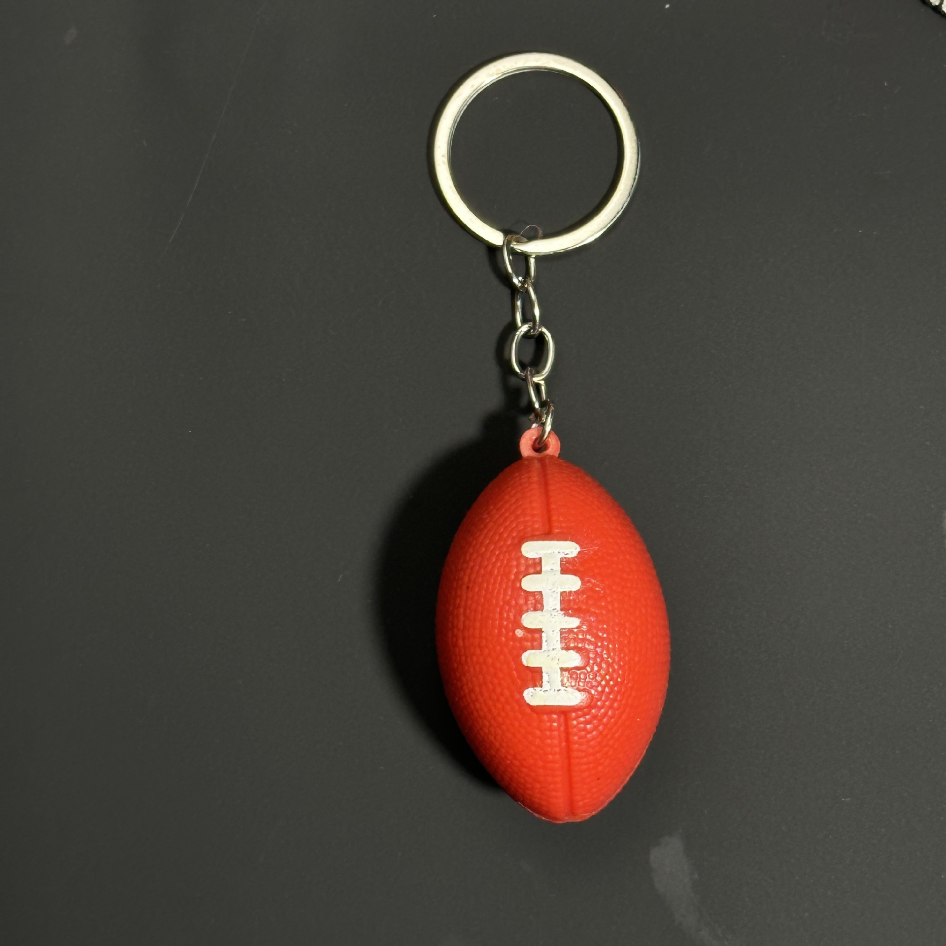 Ballon de football rouge