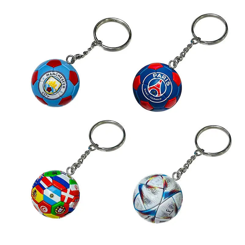 Venta caliente PVC mini fútbol llavero colgante equipo emblema y bandera nacional periférico pequeños regalos al por mayor