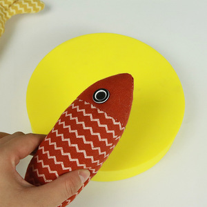 Al por mayor Linen Fish Catnip Cat Toy - Product Image 4