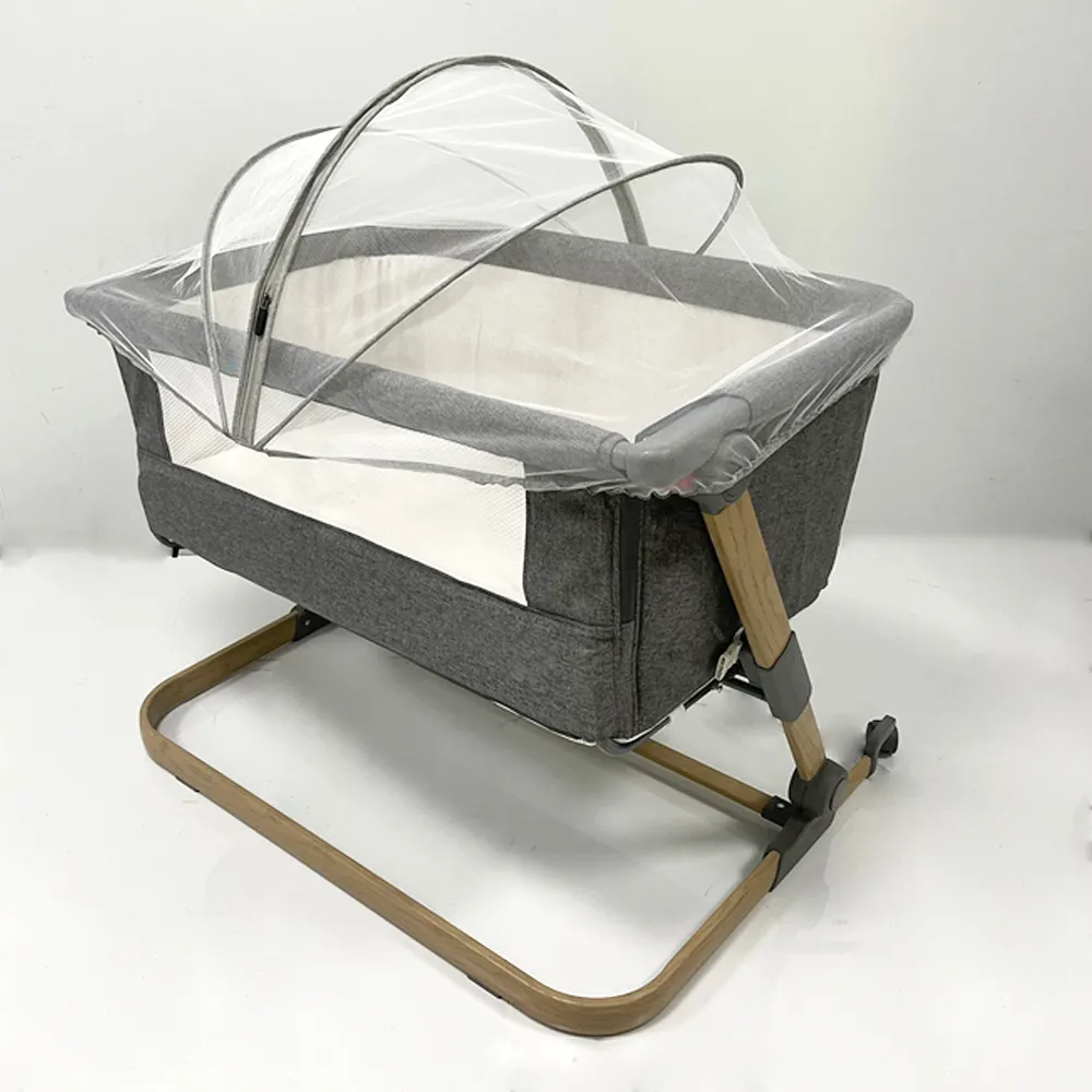 Moderno pieghevole portatile neonate regolazione altezza maglia traspirante comodino letto in metallo culle per bambini per uso camera da letto