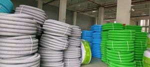 DN90mmグレー<span class=keywords><strong>HDPE</strong></span>二重壁段ボールPEパイプ50m長い耐久性のある水灌漑排水プラスチックチューブ