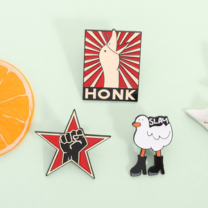 Punk Rock ban nhạc nắm tay màu đen men Pin sáng tạo slay honk ngỗng Trâm quần áo ve áo huy hiệu đồ trang sức vui Quà Tặng bán buôn - Product Image 2
