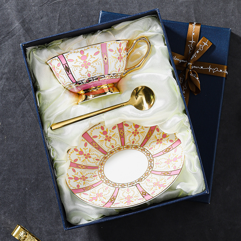 Coffret cadeau rose tasse, plat et cuillère