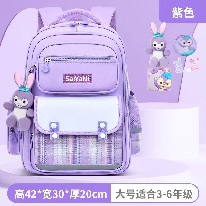 Tarjeta de identificación grande con diseño de muñeca morada.