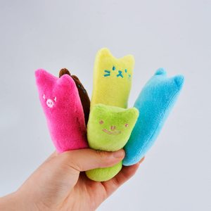 2024 Venta caliente lindo diseño de forma de dedo Catnip juguete gato masticar juguete resistente a mordeduras ratones de dibujos animados gato dentición masticar juguete - Product Image 3