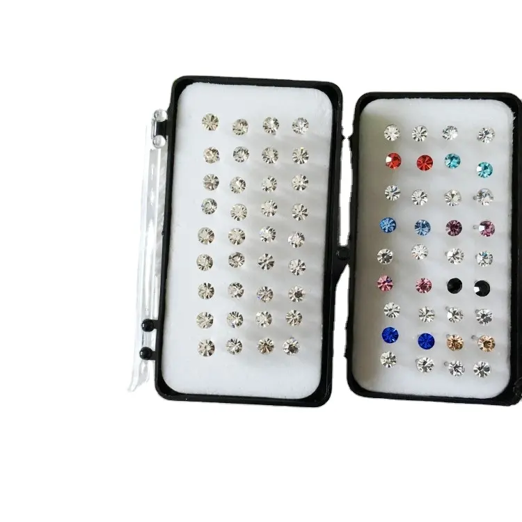Nuevos pendientes coreanos Pendientes de diamantes de imitación de moda Pendientes de caja de agujas de plástico resistentes a las alergias para mujeres