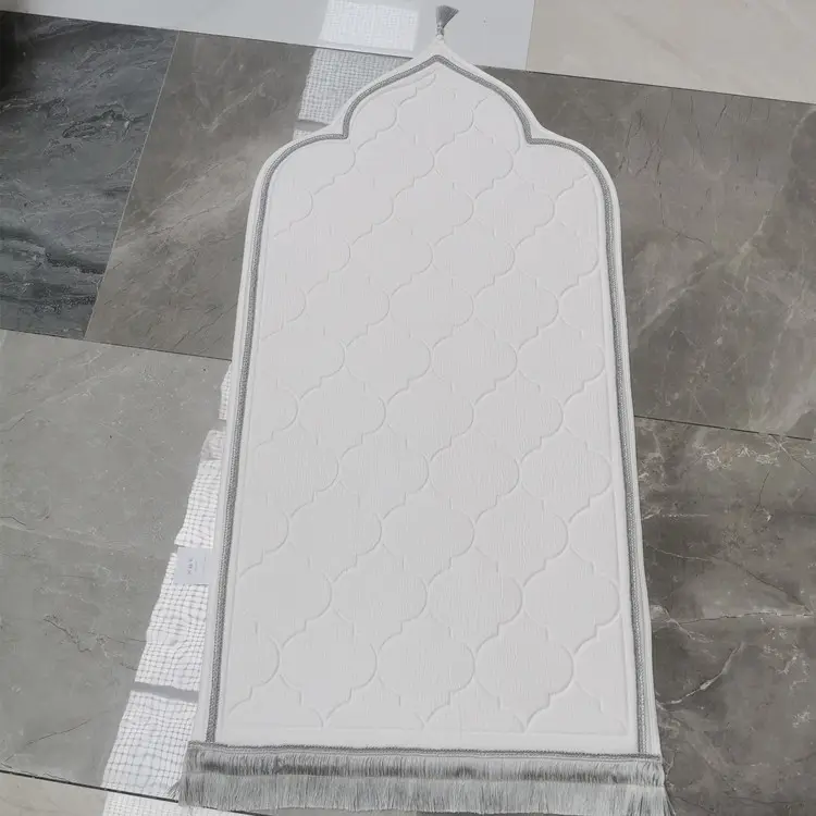 이슬람 프리미엄기도 매트 부드러운 패딩 플란넬 프린지가있는 두꺼운 양각 모양의 예배 깔개