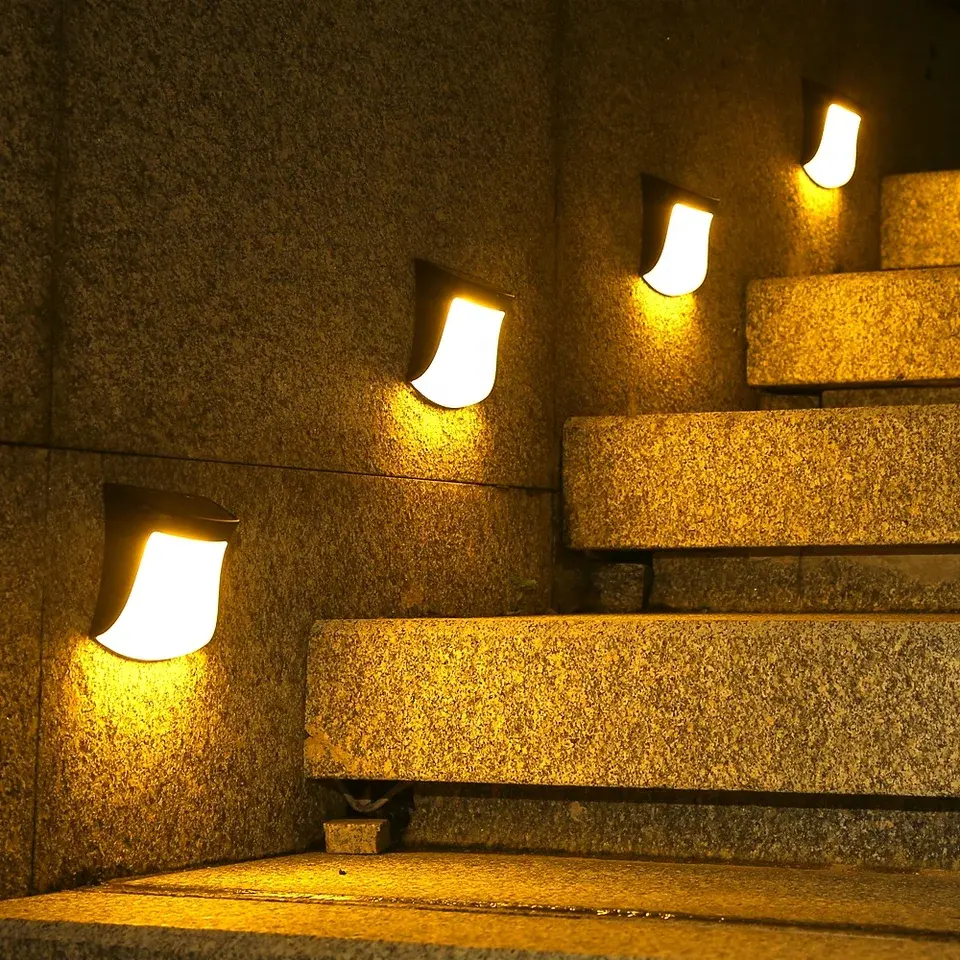 Lampu LED surya luar ruangan taman eksterior lampu led antiair untuk dekorasi cocok untuk dekorasi teras pagar tangga