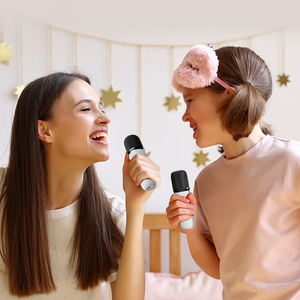 Sıcak yeni ürün <span class=keywords><strong>2025</strong></span> küçük çift mikrofon ile Karaoke makinesi ev şarkı Karaoke kablosuz hoparlör açık Mini hoparlörler