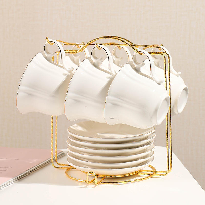 ชุดถ้วยและจานรองลายดอกบัวสีขาว 6 ชิ้น