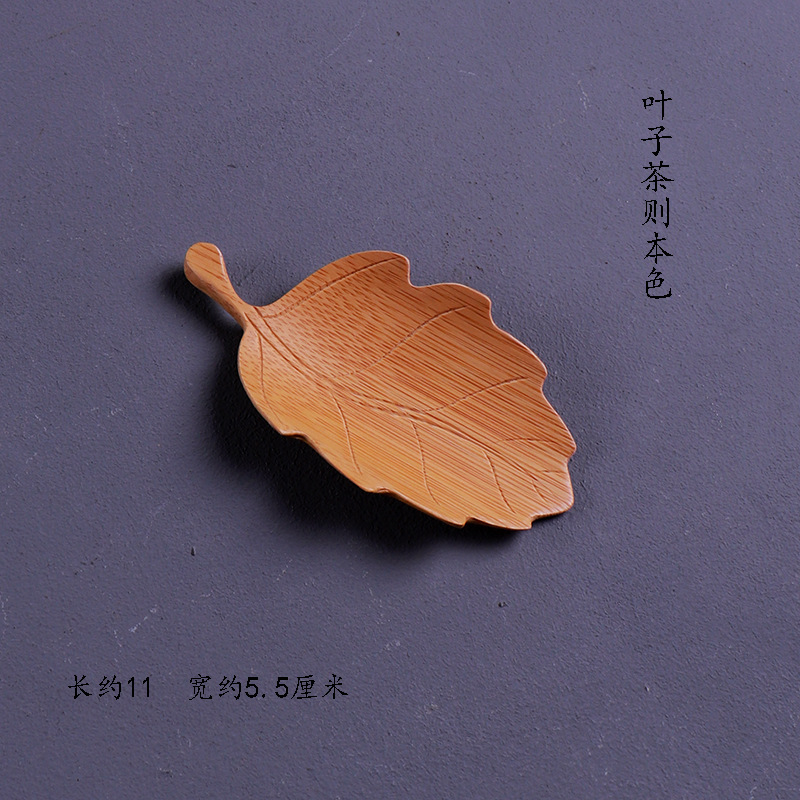 One light-colored leaf tea scoop