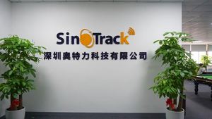 2025香烟汽车充电器车载全球定位系统跟踪器，带双USB快速充电SinoTrack ST909全球定位系统跟踪设备免费应用和平台 - Product Image 6