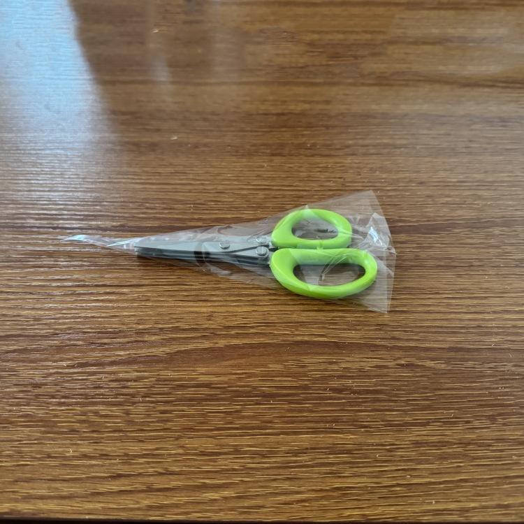 Petits ciseaux trois épaisseurs