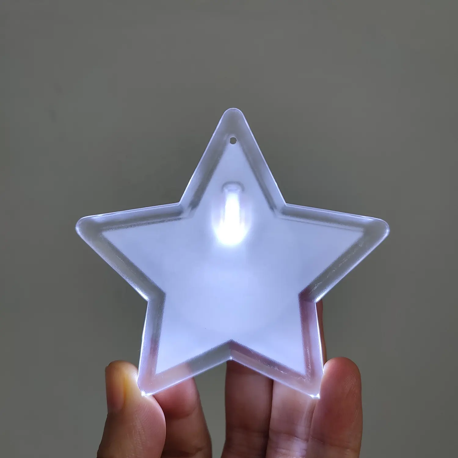 LINLI-broche luminoso de plástico con forma de estrella, chapa LED parpadeante de 3 modos, para Navidad, cumpleaños y fiesta