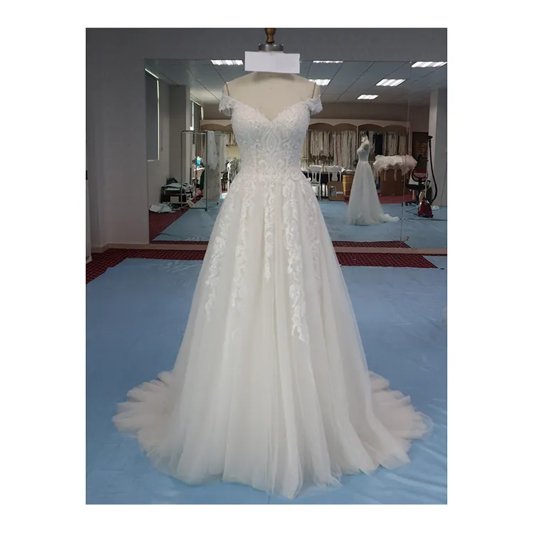 Abiti da sposa di lusso ricamati Super fata stile semplice 3 strati Tulle Sexy bretella Deep V abito da sposa per donna