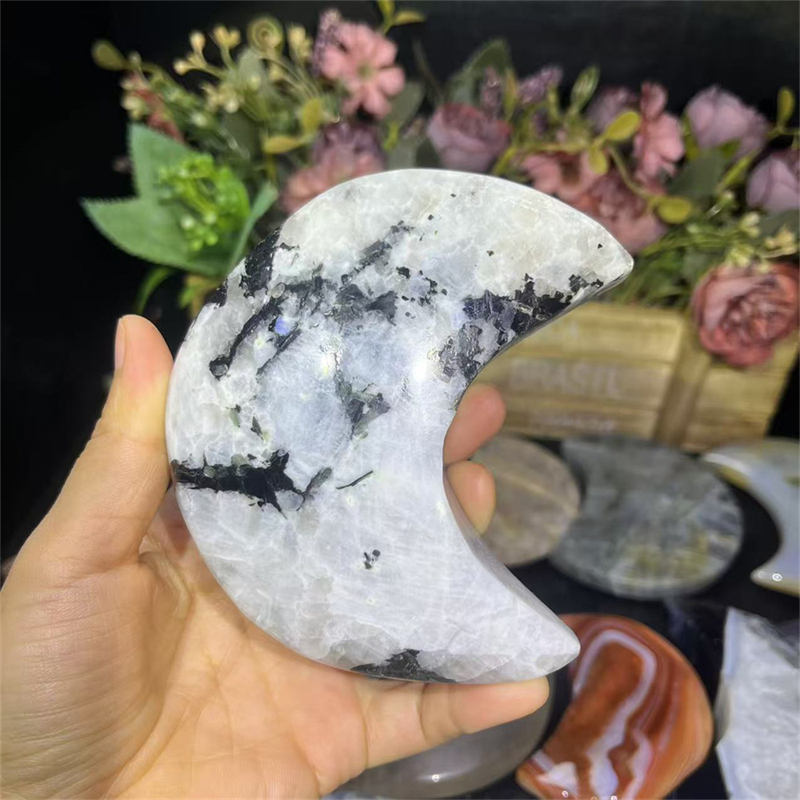 Pierre de lune noire et blanche