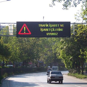Panneau d'information variable de trafic de LED de vente chaude de panneaux d'affichage à message variable (VMS) extérieurs pour la sécurité routière - Product Image 1