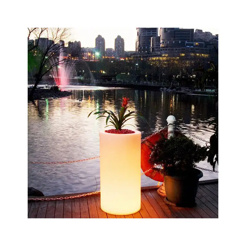 結婚式のサポートのための円形および長方形のLed植木鉢PEプラスチックモダン充電式リチウム電池10Wプラスチック花瓶