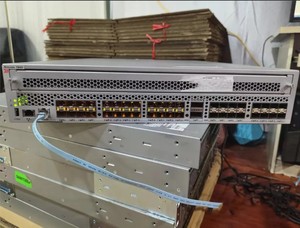 Ultimate SAN Switch Solution 24 puertos FC 16x10GbE 2x40GbE Conmutador de red de almacenamiento de centro de datos de grado empresarial escalable confiable - Product Image 4