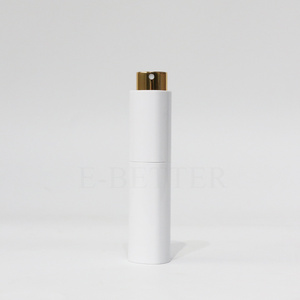 ขวดสเปรย์ฉีดน้ำพลาสติกขนาดเล็ก10มล. ทรงสามเหลี่ยมออกแบบได้ตามที่ต้องการหรูหรา - Product Image 3