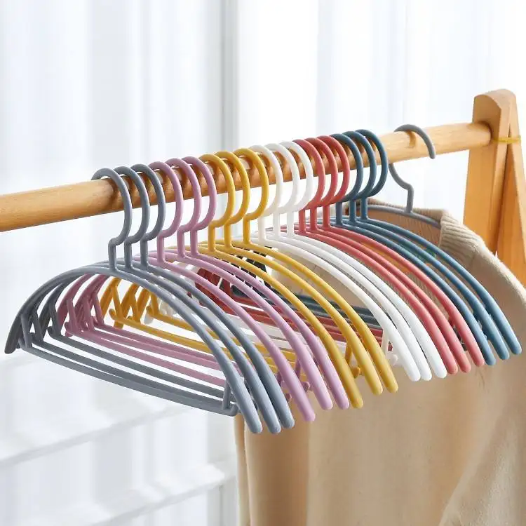 LEEKING Wholesale pp coat hangers high quality  multicolour non slip plastic hanger for clothing store shop