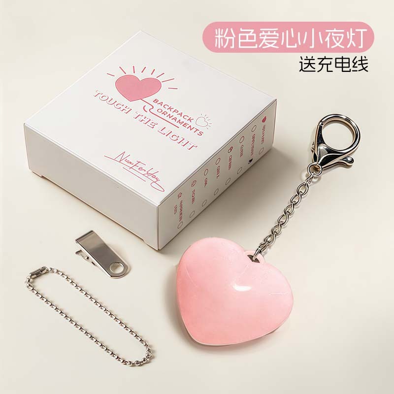 Lampe tactile à double chaîne en forme de cœur rose.
