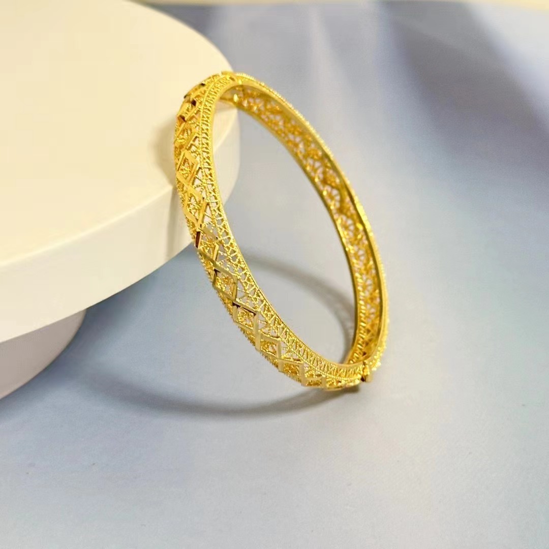 Nouveau bracelet à boucle à motif de diamant creux