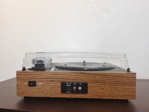 Nogal claro para reproductor de vinilo Bluetooth con entrada de línea y salida de accesorios de audio y video - Product Image 3