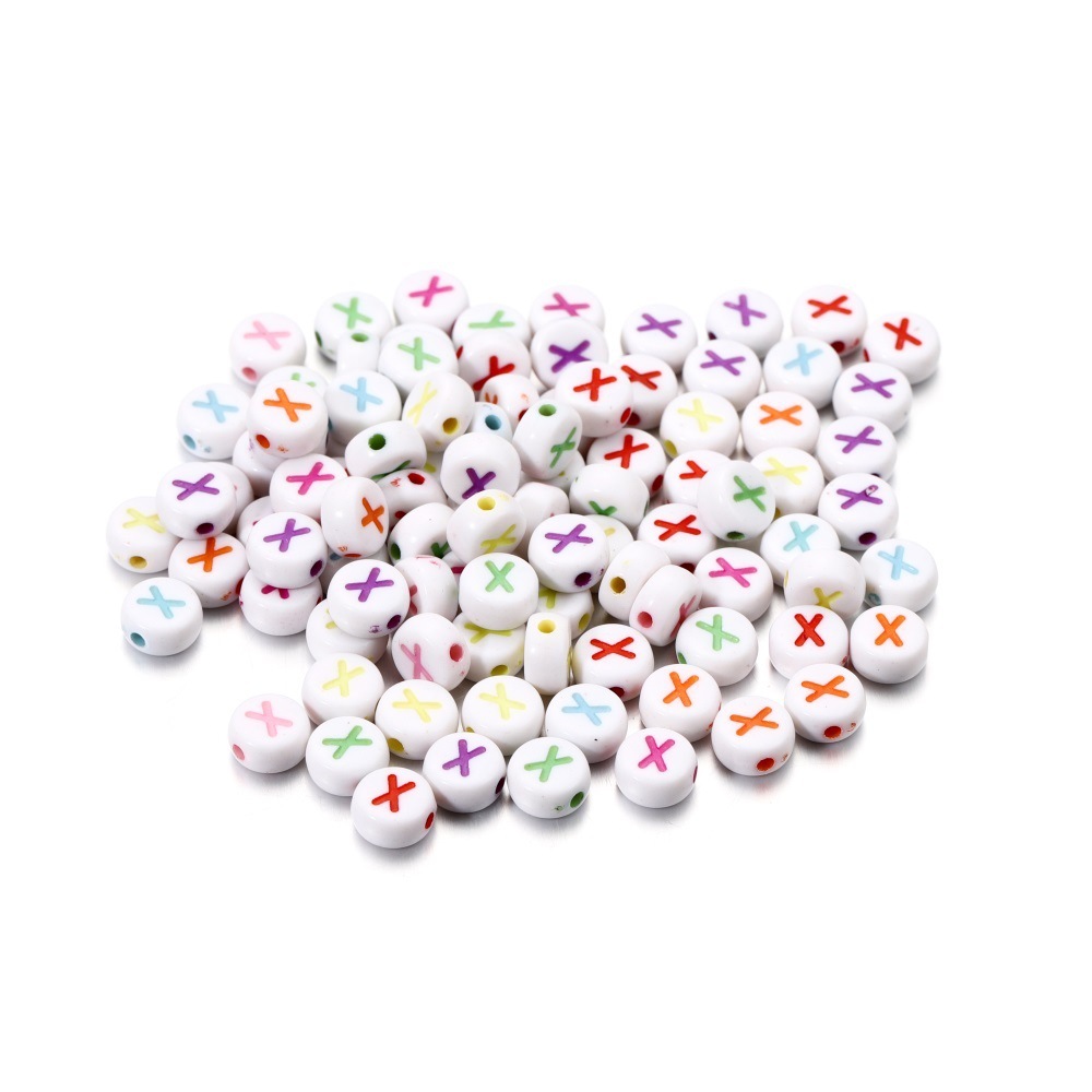 Fond blanc avec lettres rondes et colorées X
