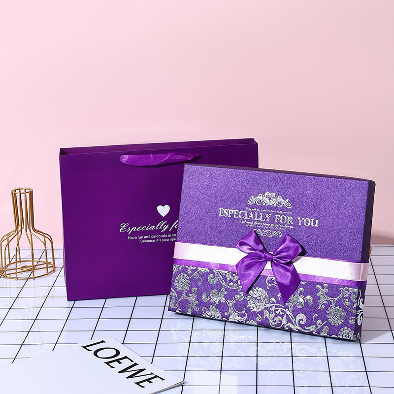 Coffret violet avec emballage blister