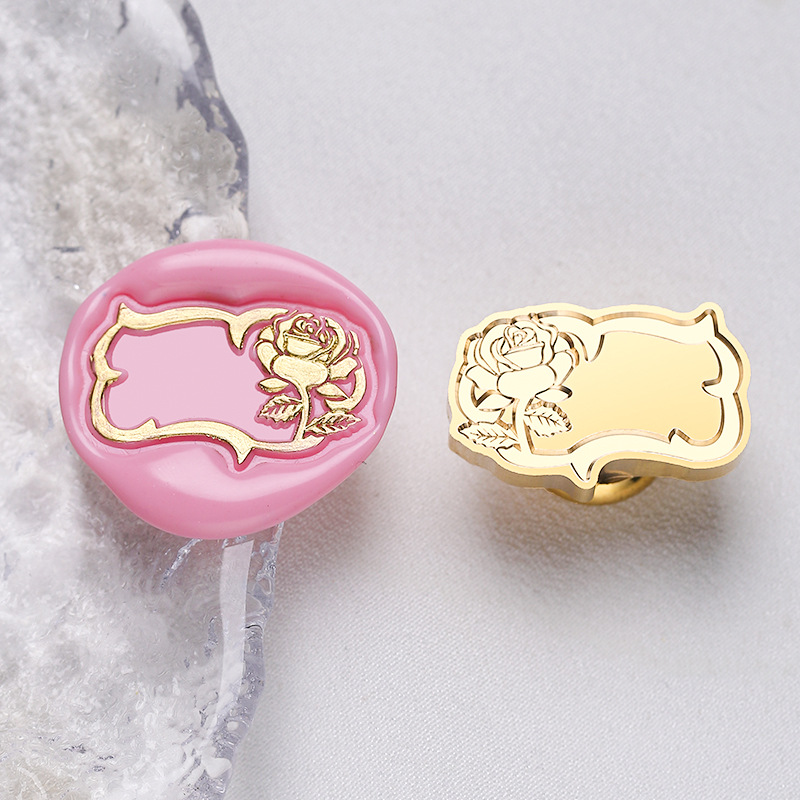 Rose border (irregular shape, 28.7 x 18.4 mm)