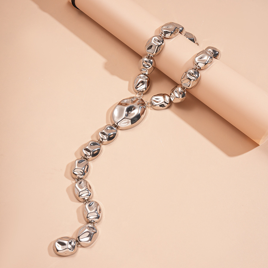 2 colliers en argent