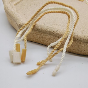 Cuerda de etiqueta colgante de PVC al por mayor, accesorios de ropa normales con cerradura, sellos de bucle oscilante de plástico, cuerda de etiqueta de ropa común al por mayor - Product Image 2