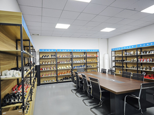 Rodízio Giratório CMCL de <span class=keywords><strong>3</strong></span> Polegadas com Freio, Rodas Industriais Pretas de Médio Porte - Product Image 6