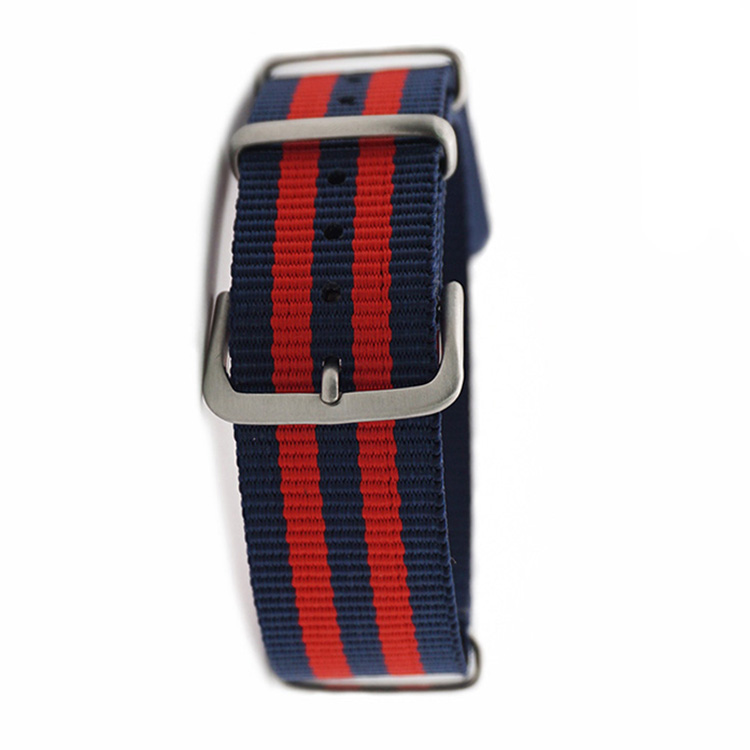 สีแดงกรมท่า