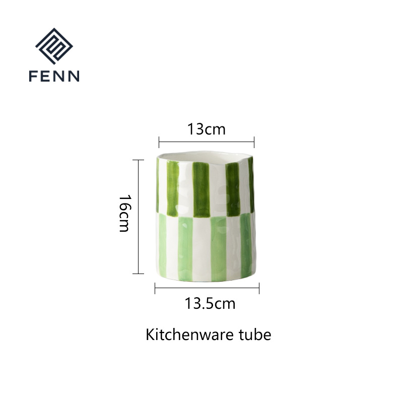 Tube d'ustensiles de cuisine2