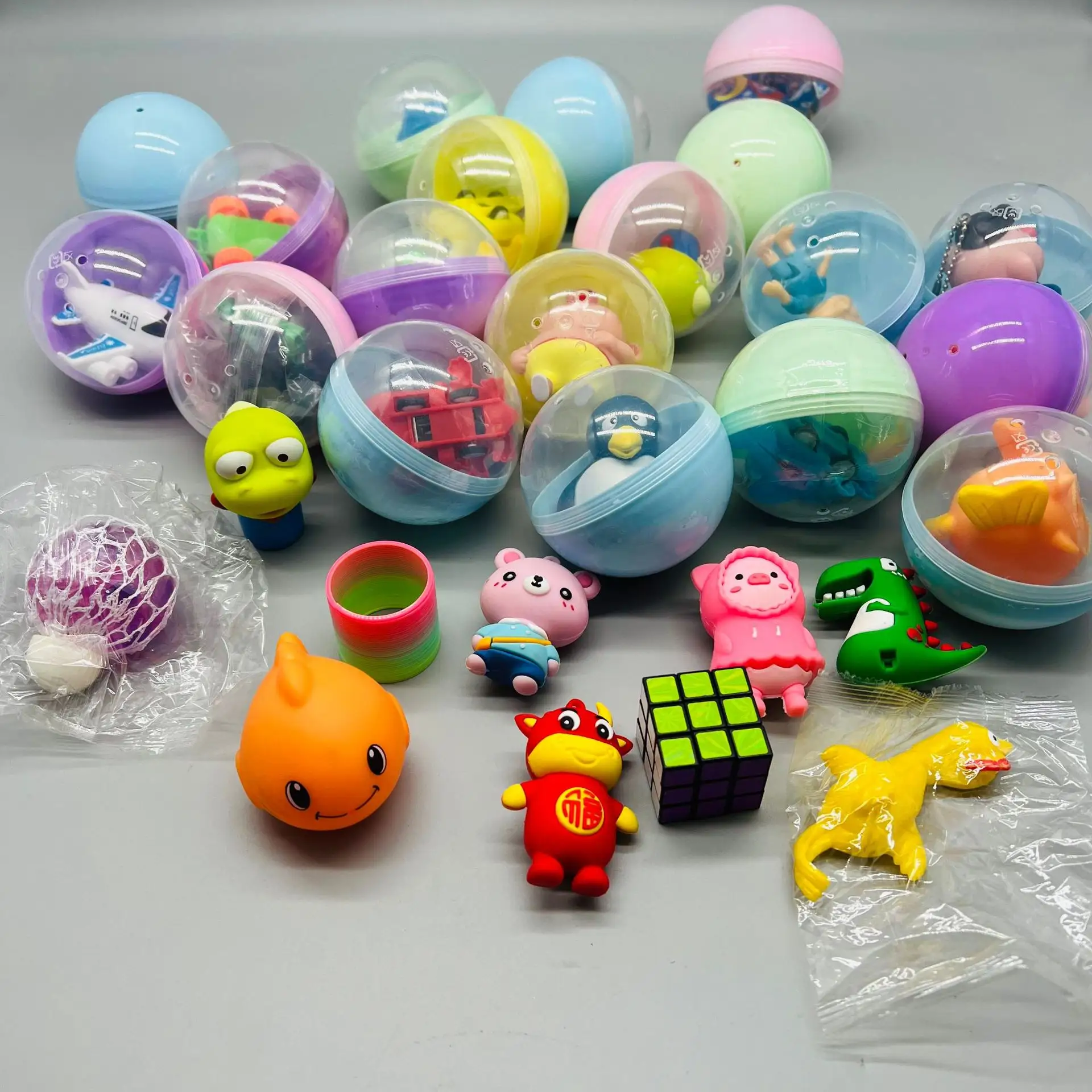 Commercio all'ingrosso di 50g capsule di plastica giocattoli grandi dimensioni 75*75mm sorpresa bambola capsula uovo giocattolo per gashapon macchina giocattolo prezioso per bambini regali